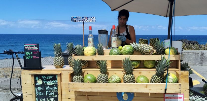 Ananasy tu prodávají všude. São Miguel, Azory