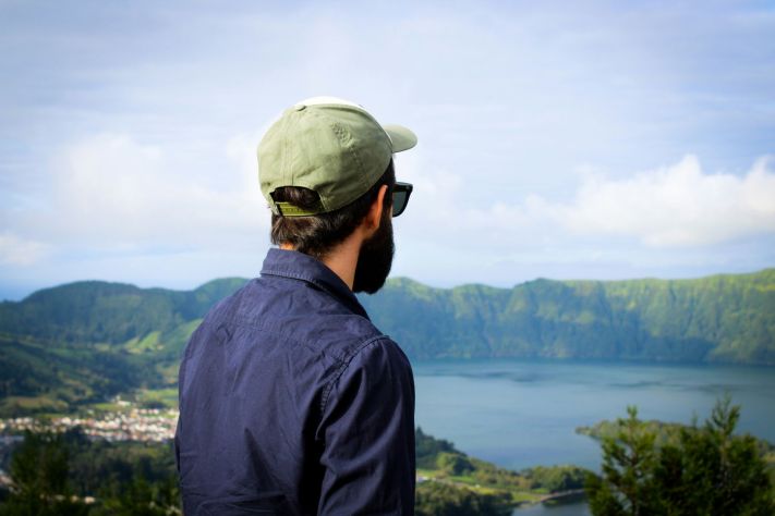 Turista na vyhlídce - São Miguel