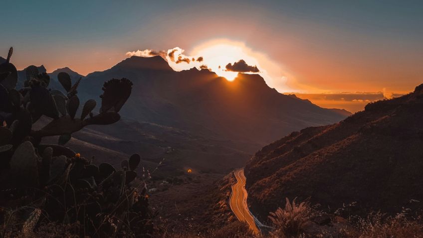Hory a západ slunce. Gran Canaria
