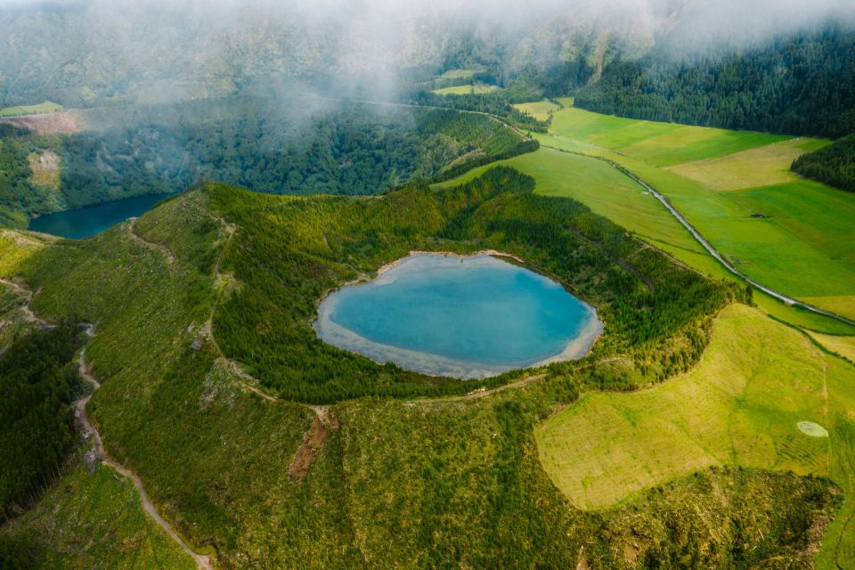Jedno z jezer. São Miguel, Azorské ostrovy