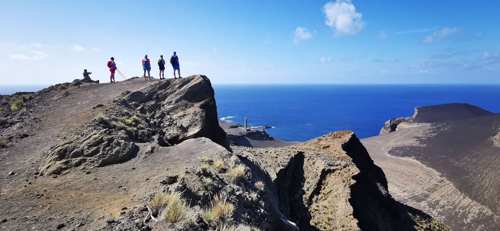 Pěší turisté na ostrově Faial